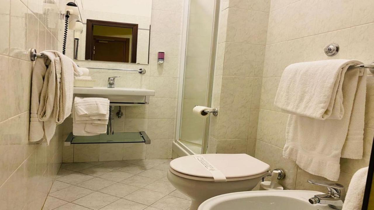 Roma Castle Termini Hotell Exteriör bild