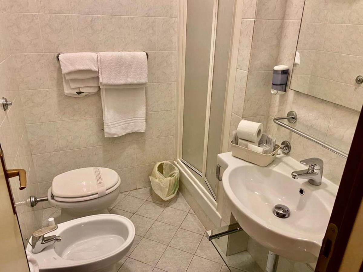 Roma Castle Termini Hotell Exteriör bild
