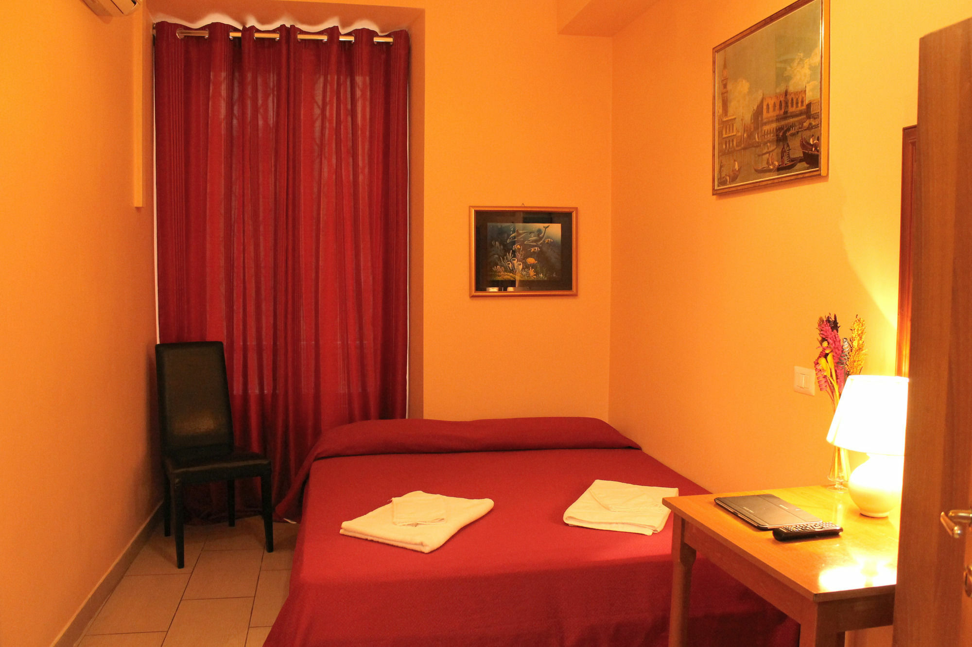 Roma Castle Termini Hotell Exteriör bild